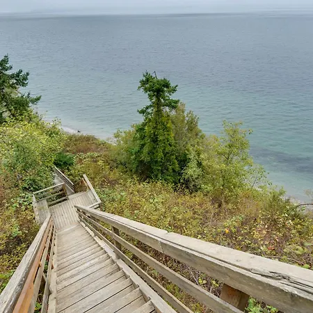 Serene Island Retreat With Beach Access And Mtn Views!